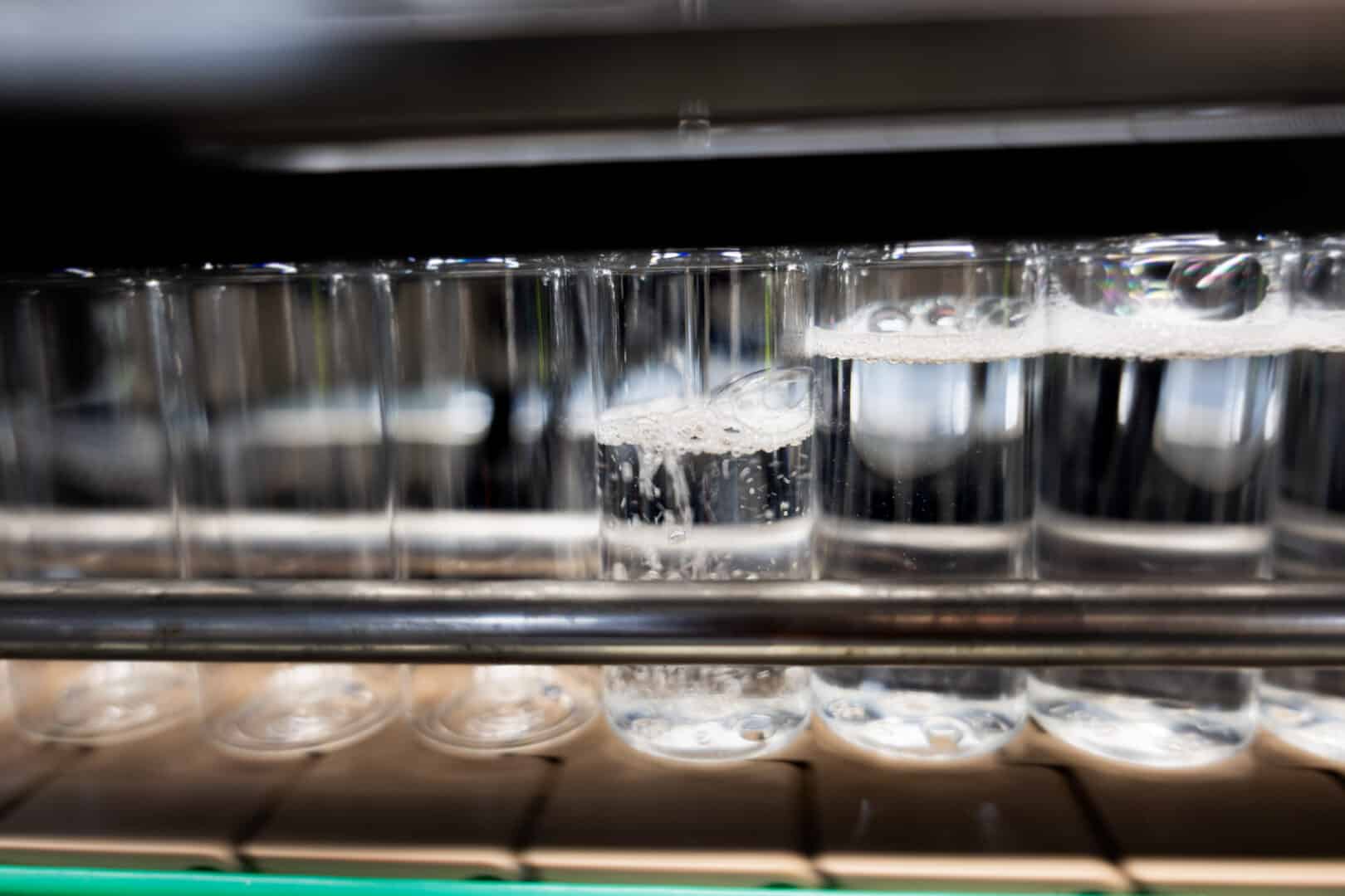 Conditionnement de produits liquides en flacons ou bouteilles